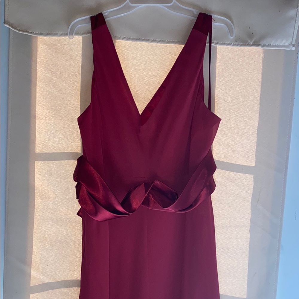 Elegant Burgundy Sleeveless Dress - Picture 6 of 8